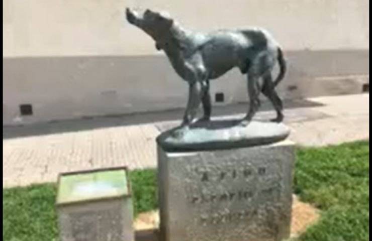 Statua del cane